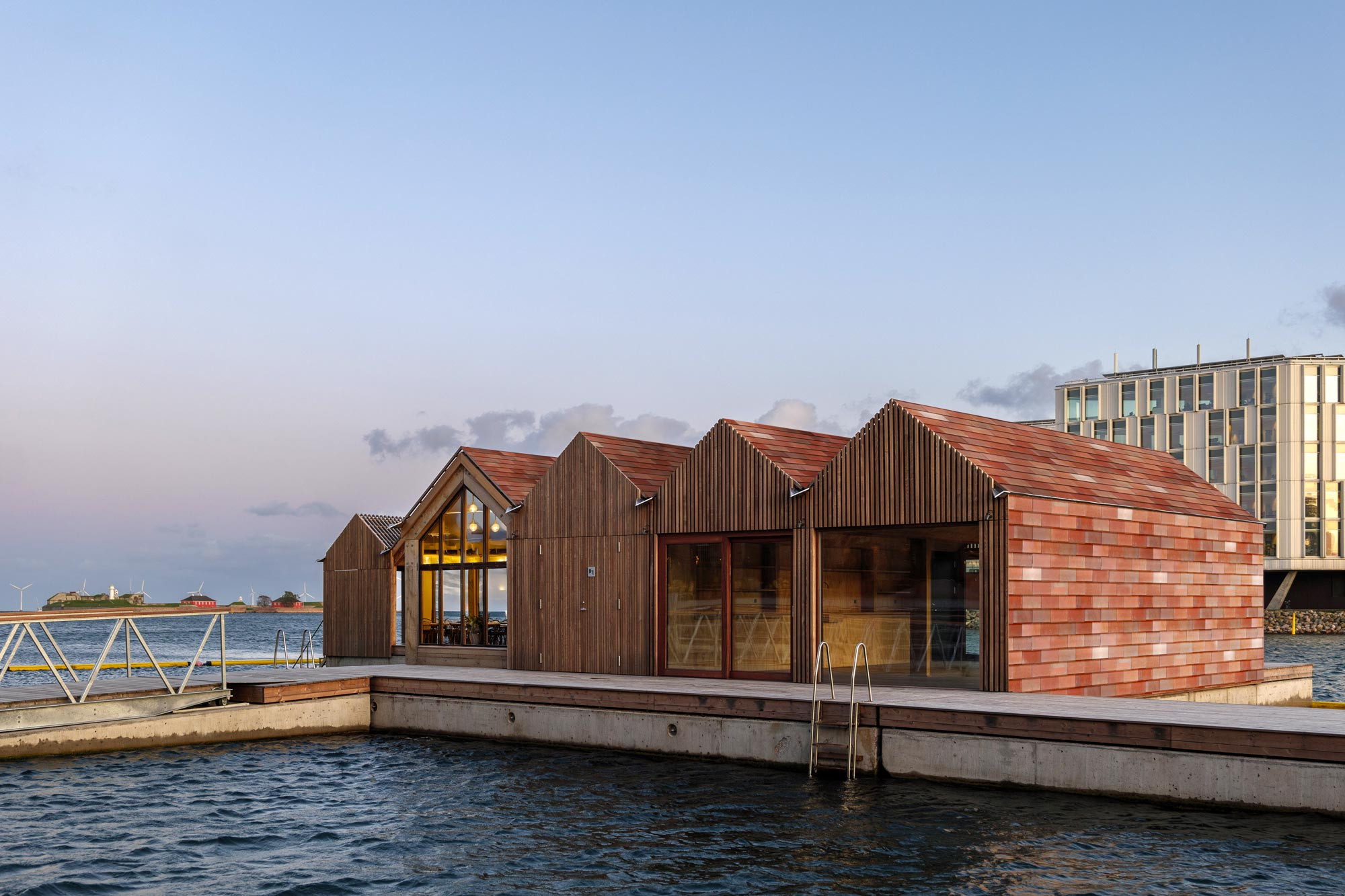 NORRE_R_W_fjordbrand_AdobeStock_638677777